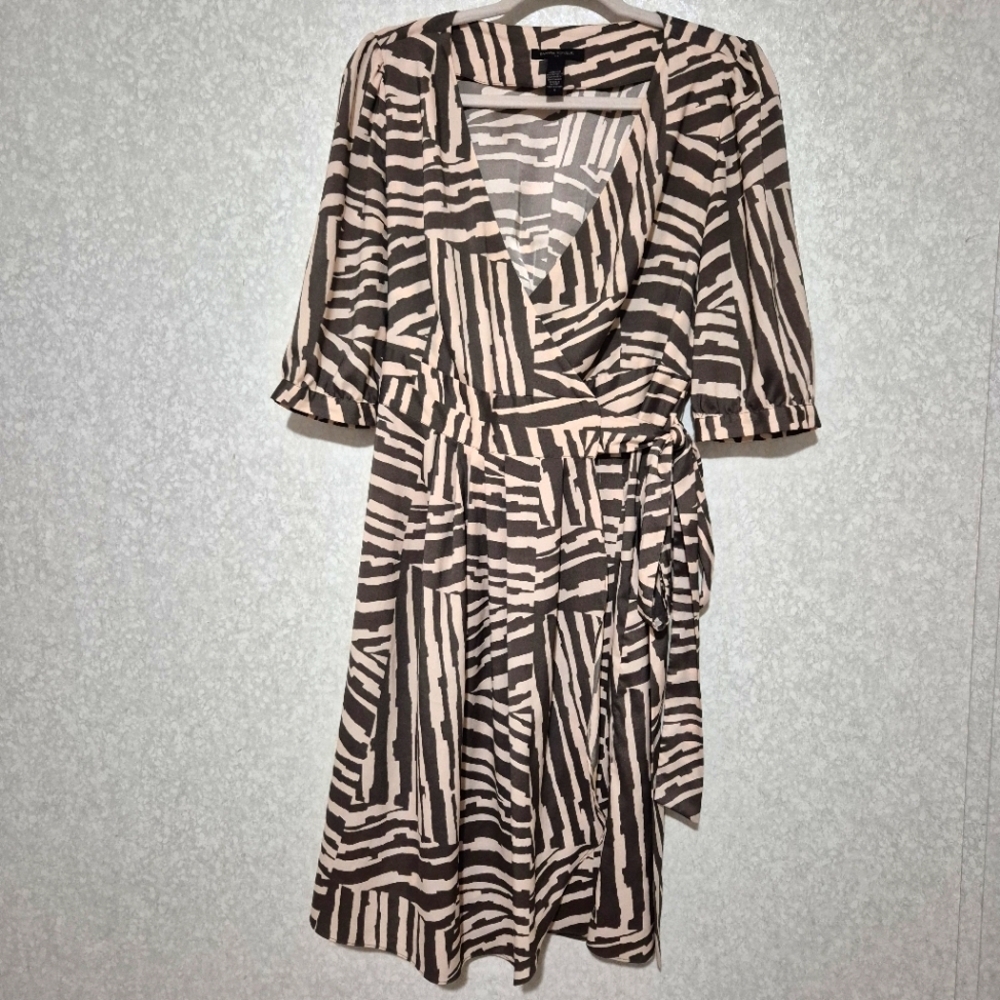 BANANA REPUBLIC...Stylish Zebra Print Wrap Dress...SIZE:4